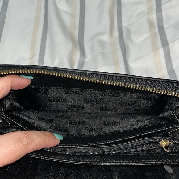 Michael Kors MK Logo Zip Around Continental Wallet, black. - Picture 13 of 16
